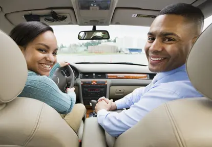 auto-plus-father-daughter-in-car